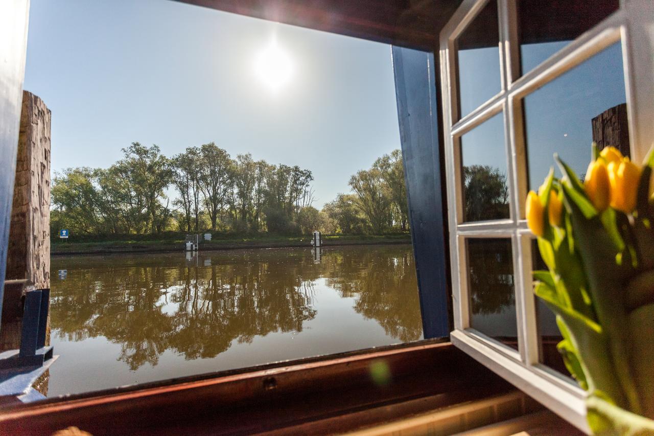 Boat Hotel De Barge Brugge Dış mekan fotoğraf