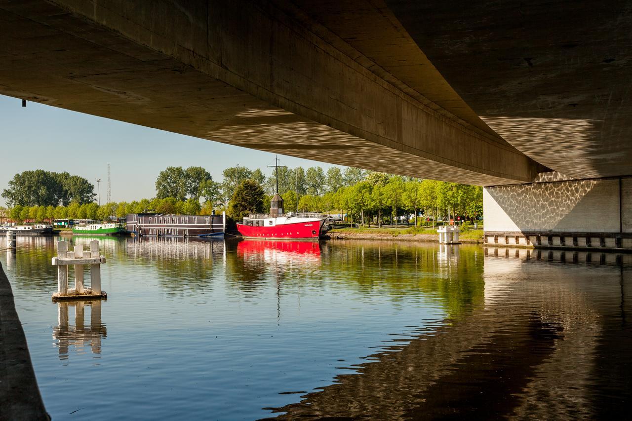 Boat Hotel De Barge Brugge Dış mekan fotoğraf